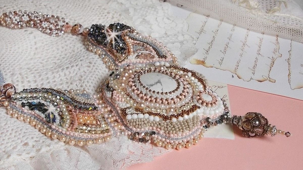 Angelique Marquise des Anges Haute-Couture halsband broderat med ädelstenar och Swarovski-kristaller