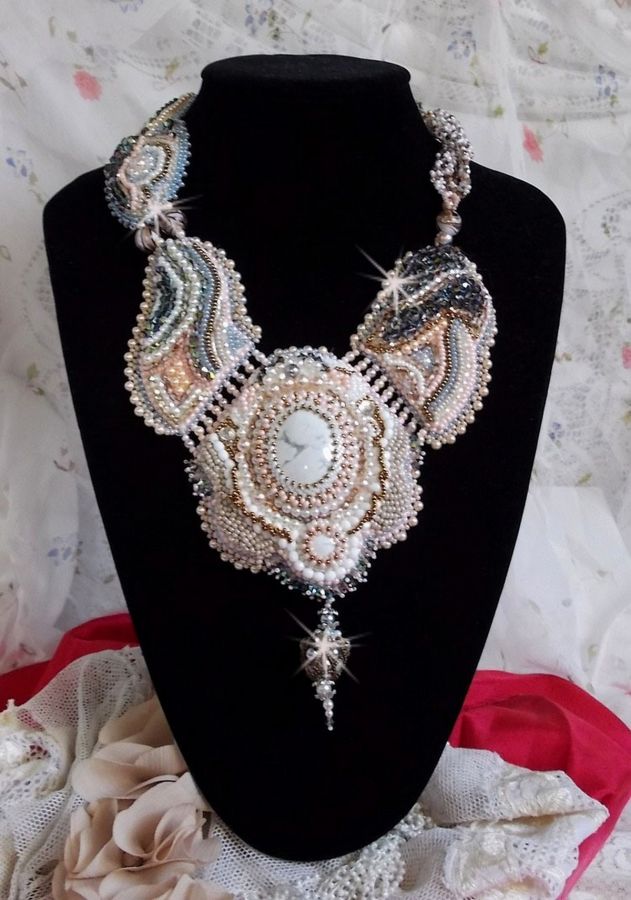 Angelique Marquise des Anges Haute-Couture halsband broderat med ädelstenar och Swarovski-kristaller
