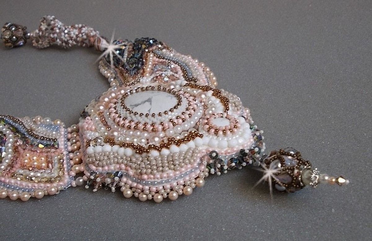 Angelique Marquise des Anges Haute-Couture halsband broderat med ädelstenar och Swarovski-kristaller