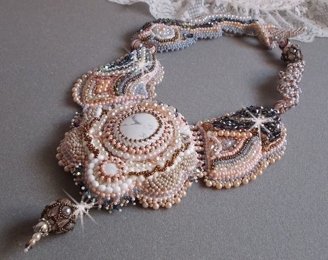 Angelique Marquise des Anges Haute-Couture halsband broderat med ädelstenar och Swarovski-kristaller