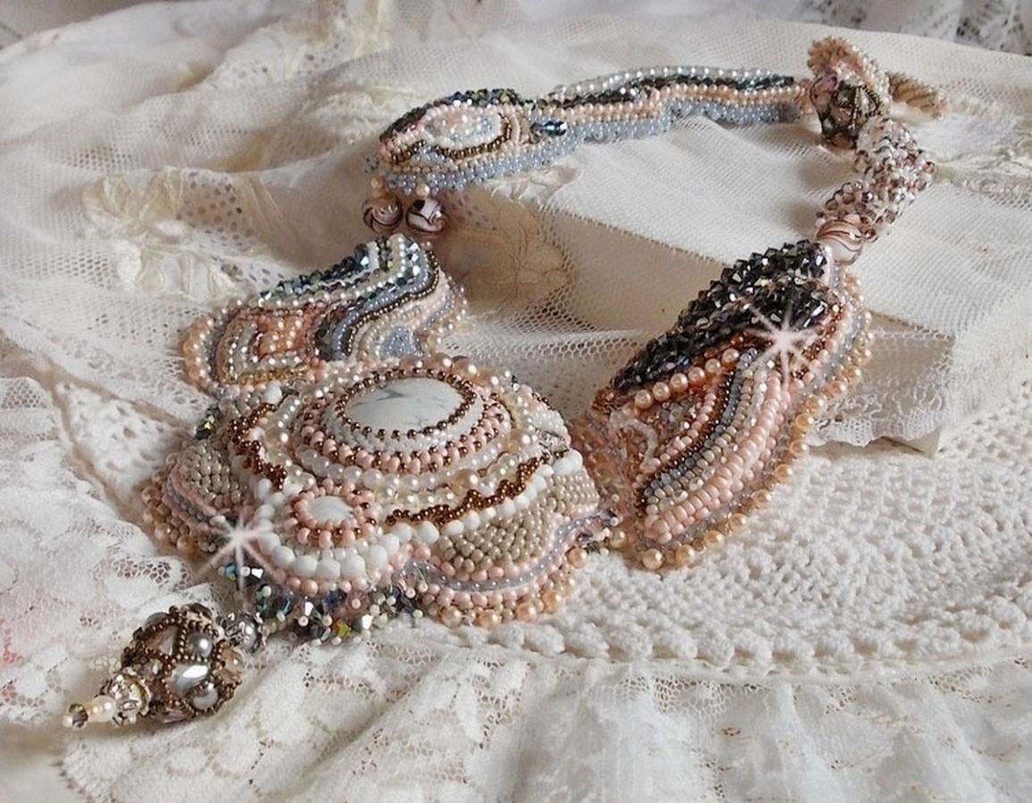 Angelique Marquise des Anges Haute-Couture halsband broderat med ädelstenar och Swarovski-kristaller