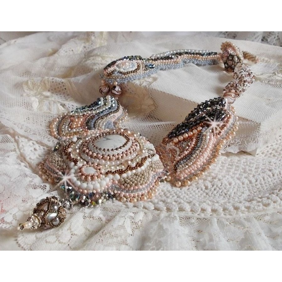 Angelique Marquise des Anges Haute-Couture halsband broderat med ädelstenar och Swarovski-kristaller