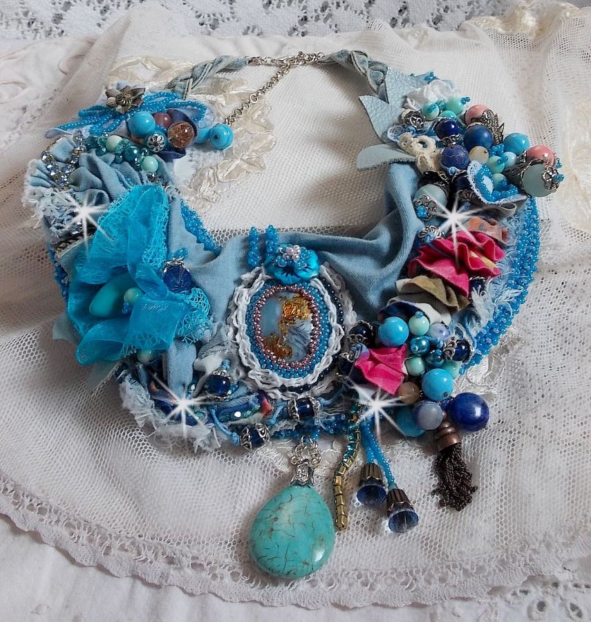 Wild West halsband, en trend från den amerikanska västern med halvädelstenar och olika pärlor.