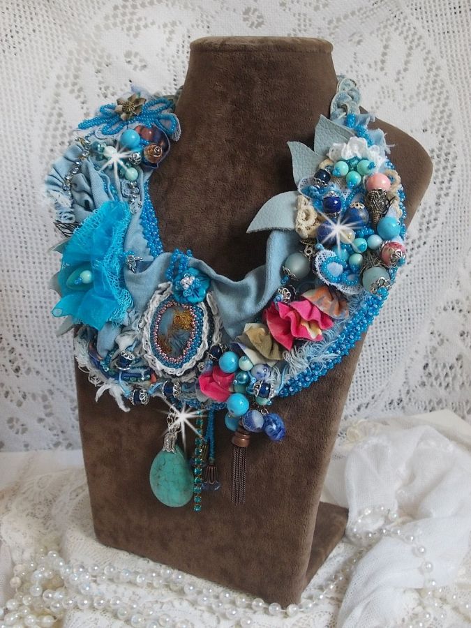 Wild West halsband, en trend från den amerikanska västern med halvädelstenar och olika pärlor.