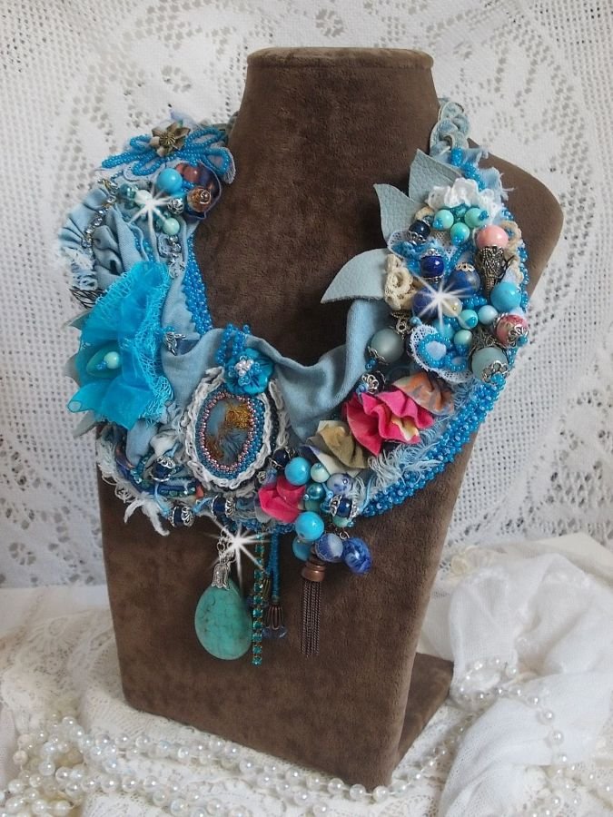 Wild West halsband, en trend från den amerikanska västern med halvädelstenar och olika pärlor.
