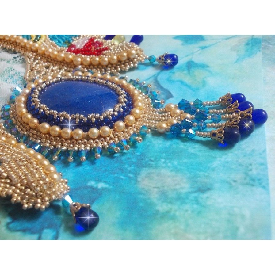 Haute-Couture Blue Gold Butterfly halsband broderat med ädelstenar, kristaller, glaspärlor och fröpärlor