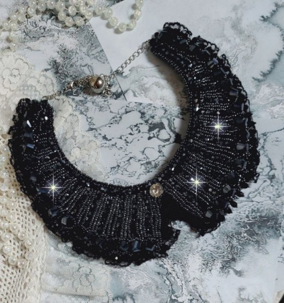 Halsband med Swarovski-kristaller och svart spets Haute-Couture-stil