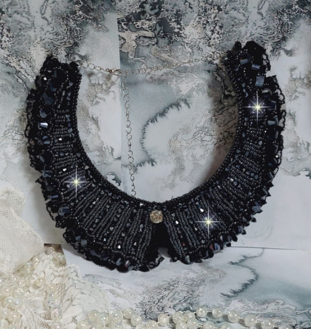 Halsband med Swarovski-kristaller och svart spets Haute-Couture-stil