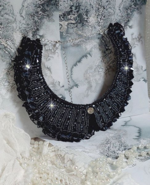 Halsband med Swarovski-kristaller och svart spets Haute-Couture-stil