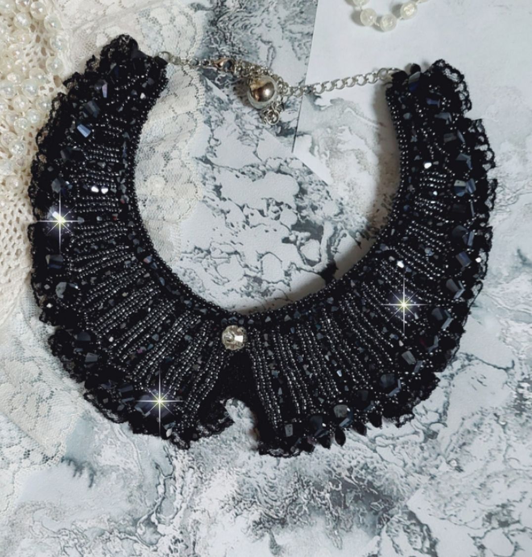Halsband med Swarovski-kristaller och svart spets Haute-Couture-stil