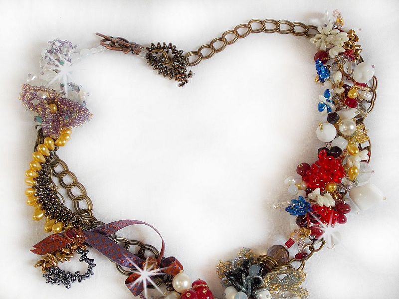 Collier Printemps Color&eacute; avec des cristaux de Swarovski, et des perles diverses