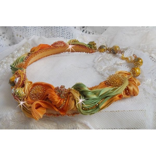 Rumba Haute-Couture halsband broderat med silke shibori, soutache och Swaroski-kristaller