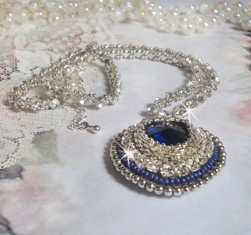 Blå safir halsband med Swarovski kristallhjärta, Miyuki silver fröpärlor, kapslar, 925/1000 silver lås och förlängningskedja
