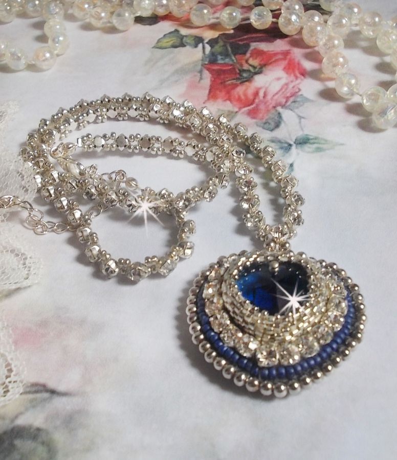 Blå safir halsband med Swarovski kristallhjärta, Miyuki silver fröpärlor, kapslar, 925/1000 silver lås och förlängningskedja