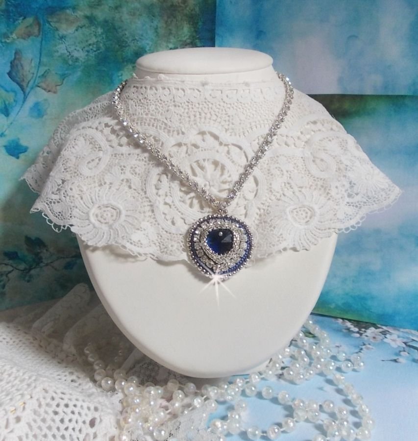 Blå safir halsband med Swarovski kristallhjärta, Miyuki silver fröpärlor, kapslar, 925/1000 silver lås och förlängningskedja