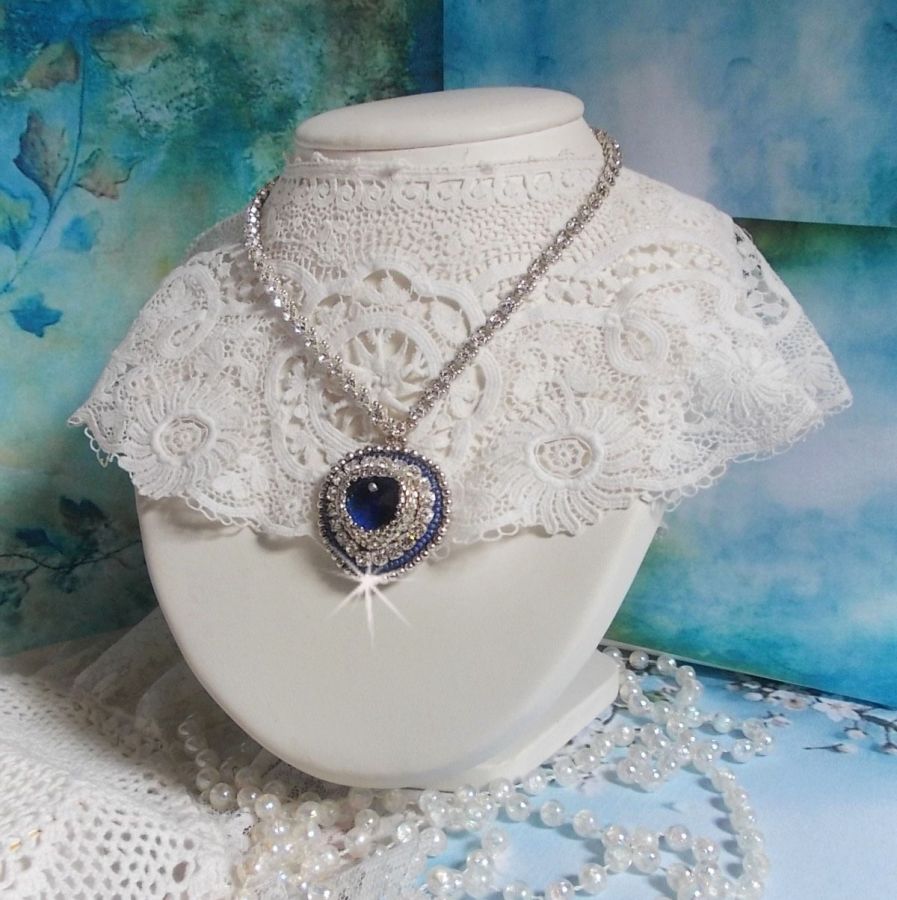 Blå safir halsband med Swarovski kristallhjärta, Miyuki silver fröpärlor, kapslar, 925/1000 silver lås och förlängningskedja