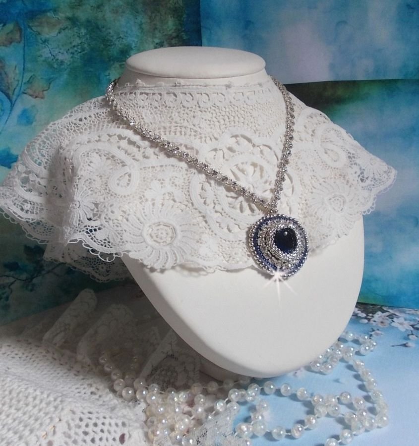 Blå safir halsband med Swarovski kristallhjärta, Miyuki silver fröpärlor, kapslar, 925/1000 silver lås och förlängningskedja