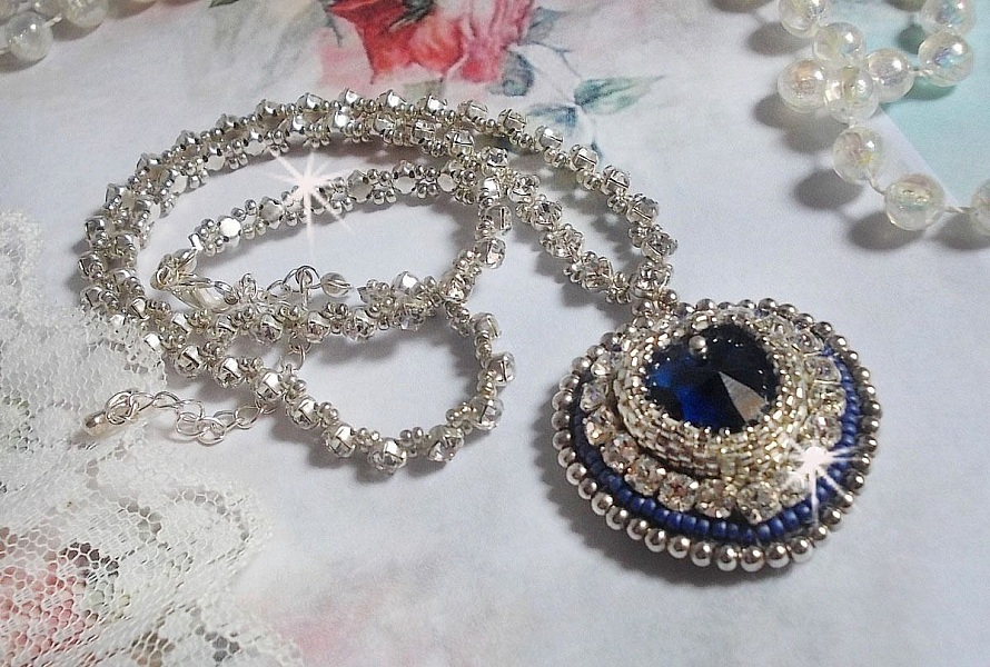 Bl&aring; safir halsband med Swarovski kristallhj&auml;rta, Miyuki silver fr&ouml;p&auml;rlor, kapslar, 925/1000 silver l&aring;s och f&ouml;rl&auml;ngningskedja