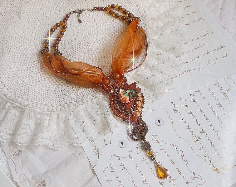 Souffle d'Automne Chic Ethnique h&auml;nge, broderad med p&auml;rlor och Swarovski-kristall 