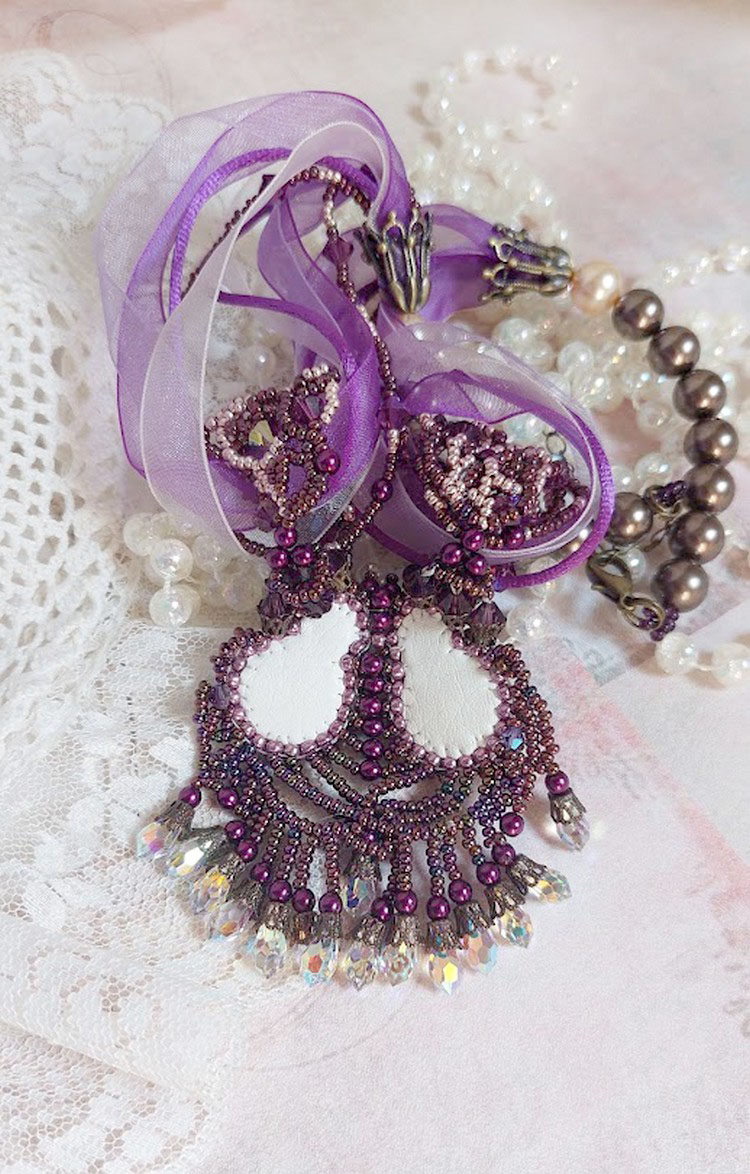 Parisienne halsband broderat med Swarovski-kristaller, elfenbensfärgade pärlor och fröpärlor