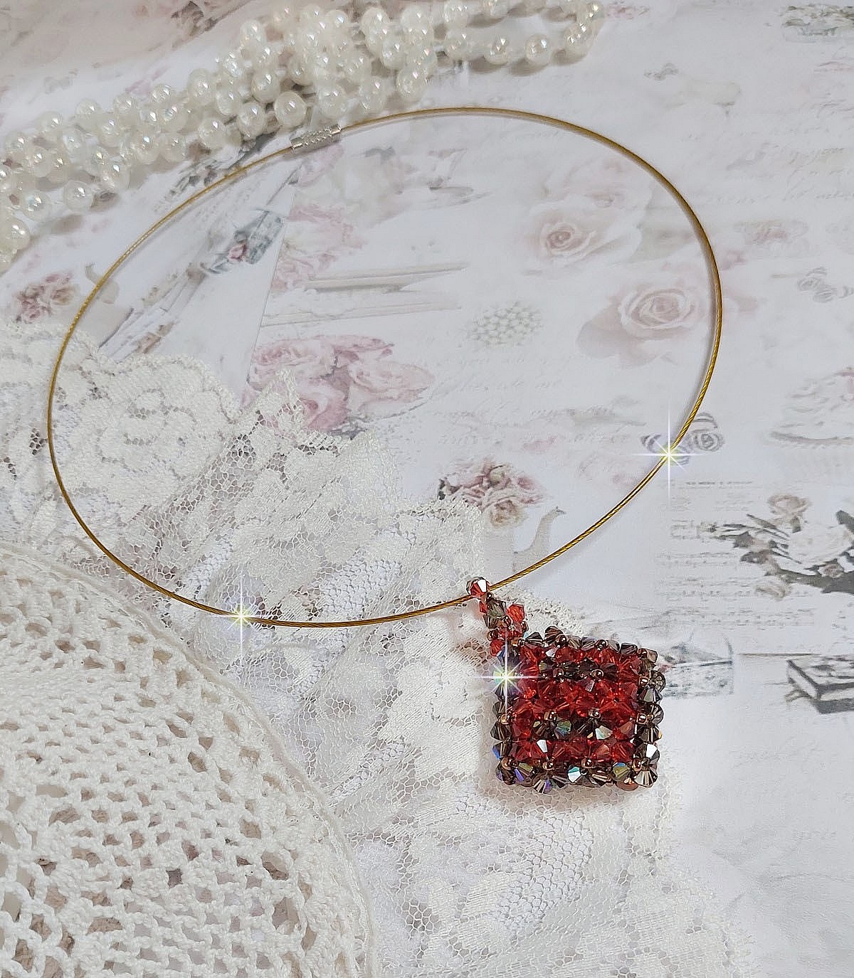 Kamel h&auml;nge monterad med Swarovski kristall facetter och spinnare