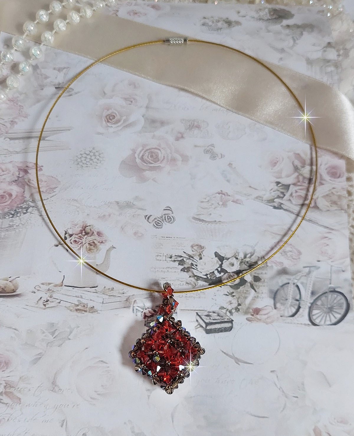 Kamel h&auml;nge monterad med Swarovski kristall facetter och spinnare