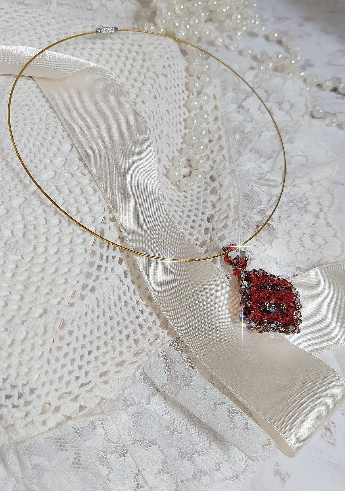 Kamel h&auml;nge monterad med Swarovski kristall facetter och spinnare