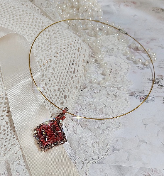 Kamel h&auml;nge monterad med Swarovski kristall facetter och spinnare