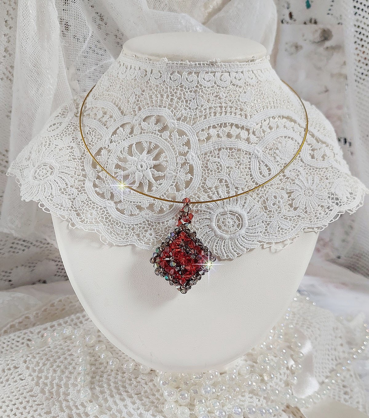 Kamel h&auml;nge monterad med Swarovski kristall facetter och spinnare