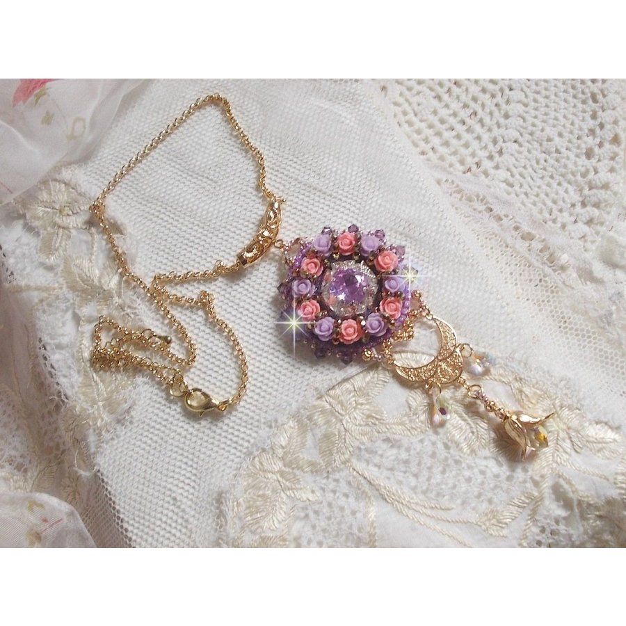 Halsband hängande Ice Purple broderat med Swarovski-kristaller 