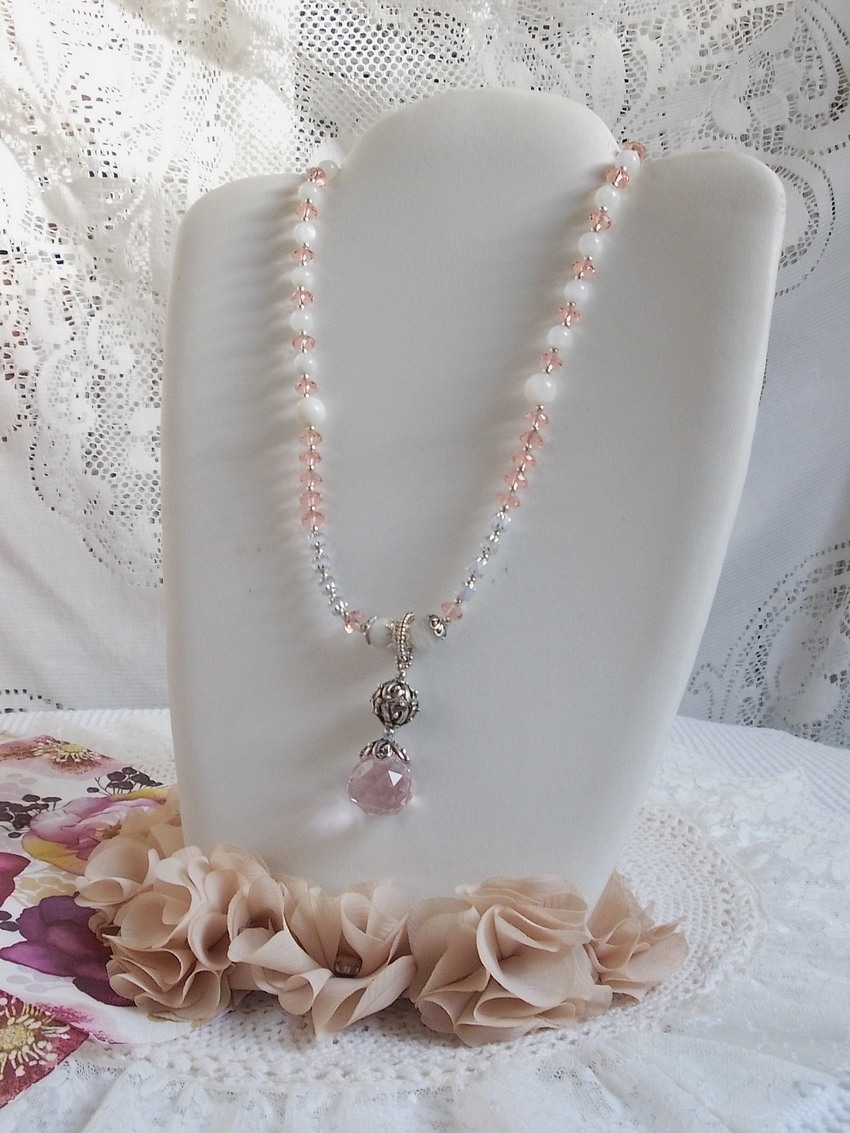Rose Irisée hängande halsband broderat med Swarovski-kristaller, 925 silver och månstenar