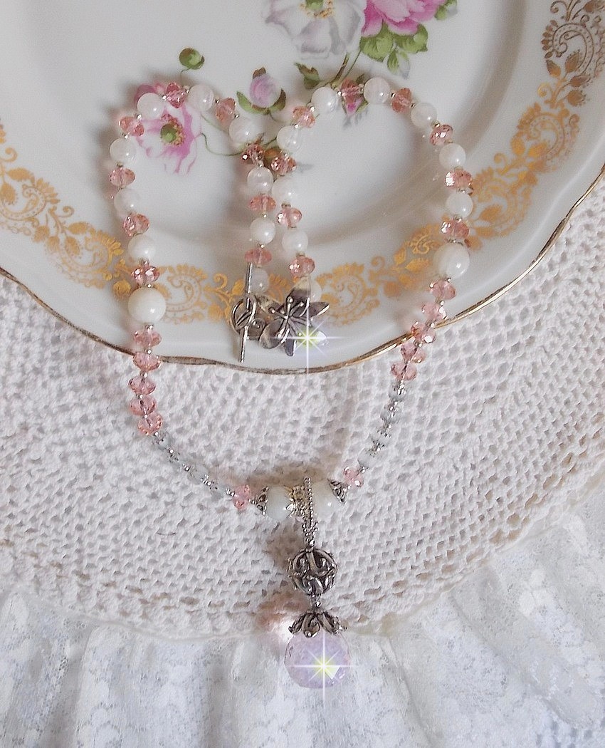 Rose Irisée hängande halsband broderat med Swarovski-kristaller, 925 silver och månstenar