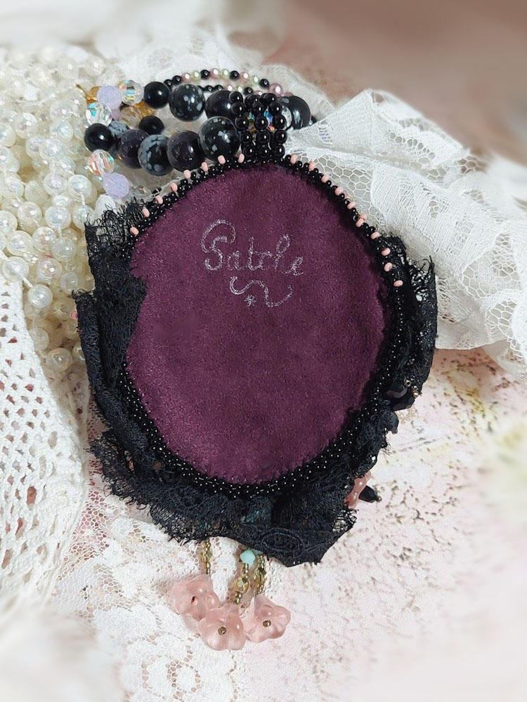 H&auml;ngande halsband Marquise broderad med p&auml;rlor, en mycket vacker spets, en &ouml;verd&aring;dig juvel 