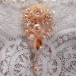 Idylle Beauty brosch broderad med Swarovski-kristaller, runda pärlor och fröpärlor