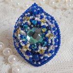 Blue Palace ring, en autentisk design med blå fröpärlor och Swarovski-kristaller.