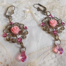 BO Irresistible Eden Collection med dessa Swarovski-kristaller monterade på ljushållare i brons.