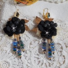 BO Black and Gold Dreamcatcher Tassels broderade med fina spetsar och Swarovski-kristaller