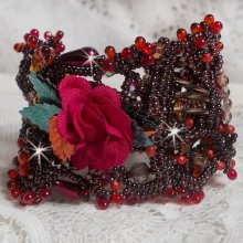 Belle Hélène armband helt i fröpärlor, tygblomma, ädelstenspärlor (gul/vit kalcit) och fröpärlor