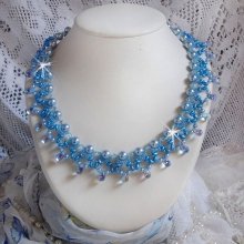Light Azur halsband med Swarovski kristallpärlor och glasdroppar