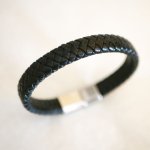 Flätat svart läderarmband för män med magnetiskt stålspänne och glidlås