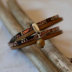 Dubbel etniskt läderarmband med pärlcharm