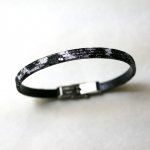 Kvinnoarmband i fint svart läder med glittereffekt