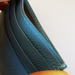 Ljusblå korthållare i läder