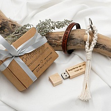 Presentförpackning för män graverad usb-nyckel + anpassningsbart läderarmband + makramé-nyckelring 