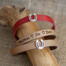 Skräddarsytt läderarmband dekorerat med en liten hästsko 