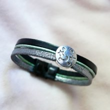 Armband med flera länkar i läder med månstjärna, cabochoner i silver, grönt och svart