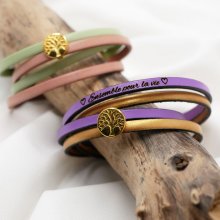 Läderarmband i två olika färger, anpassningsbart med en guldcabochon av livets träd.