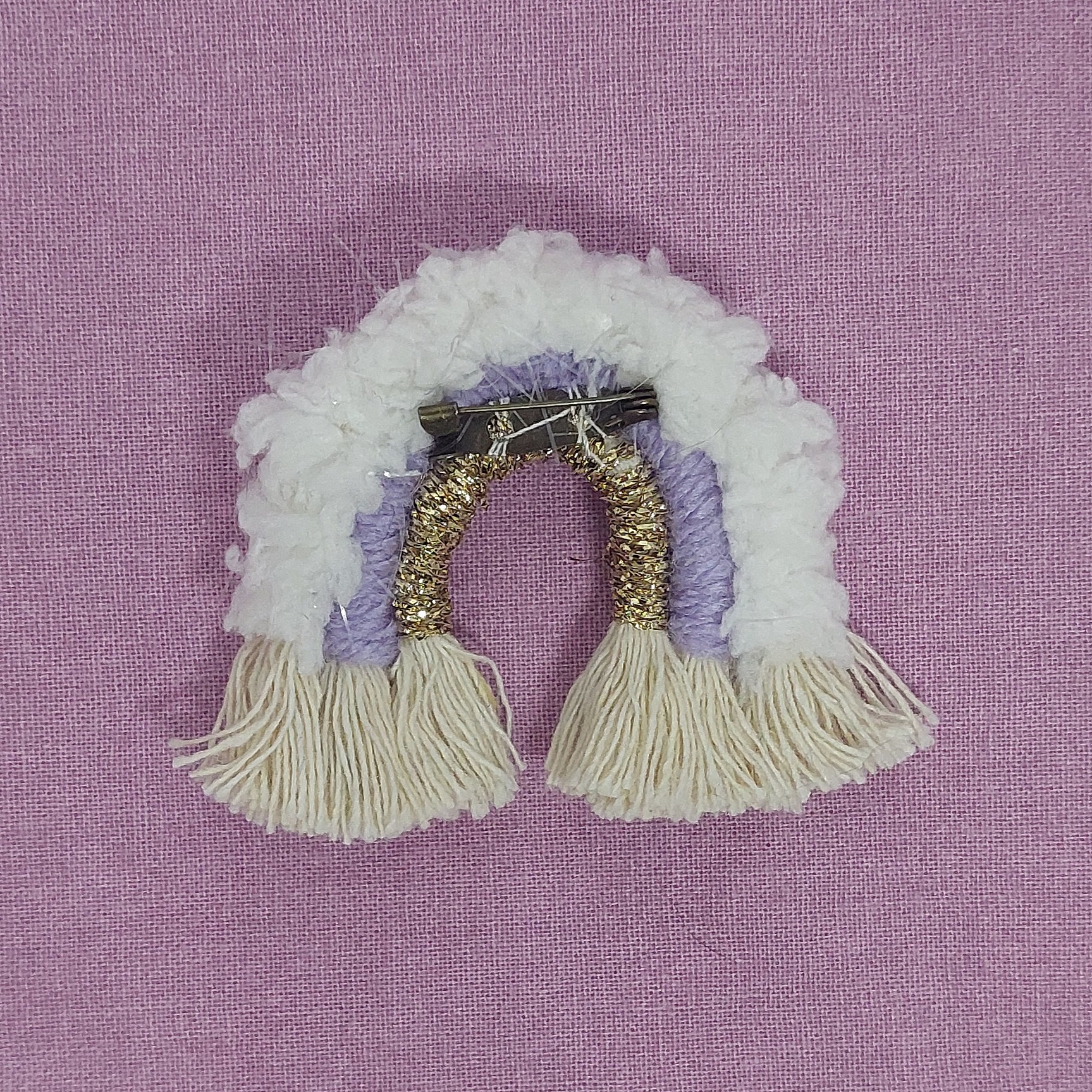 Broche Macram&eacute; Arc-en-ciel