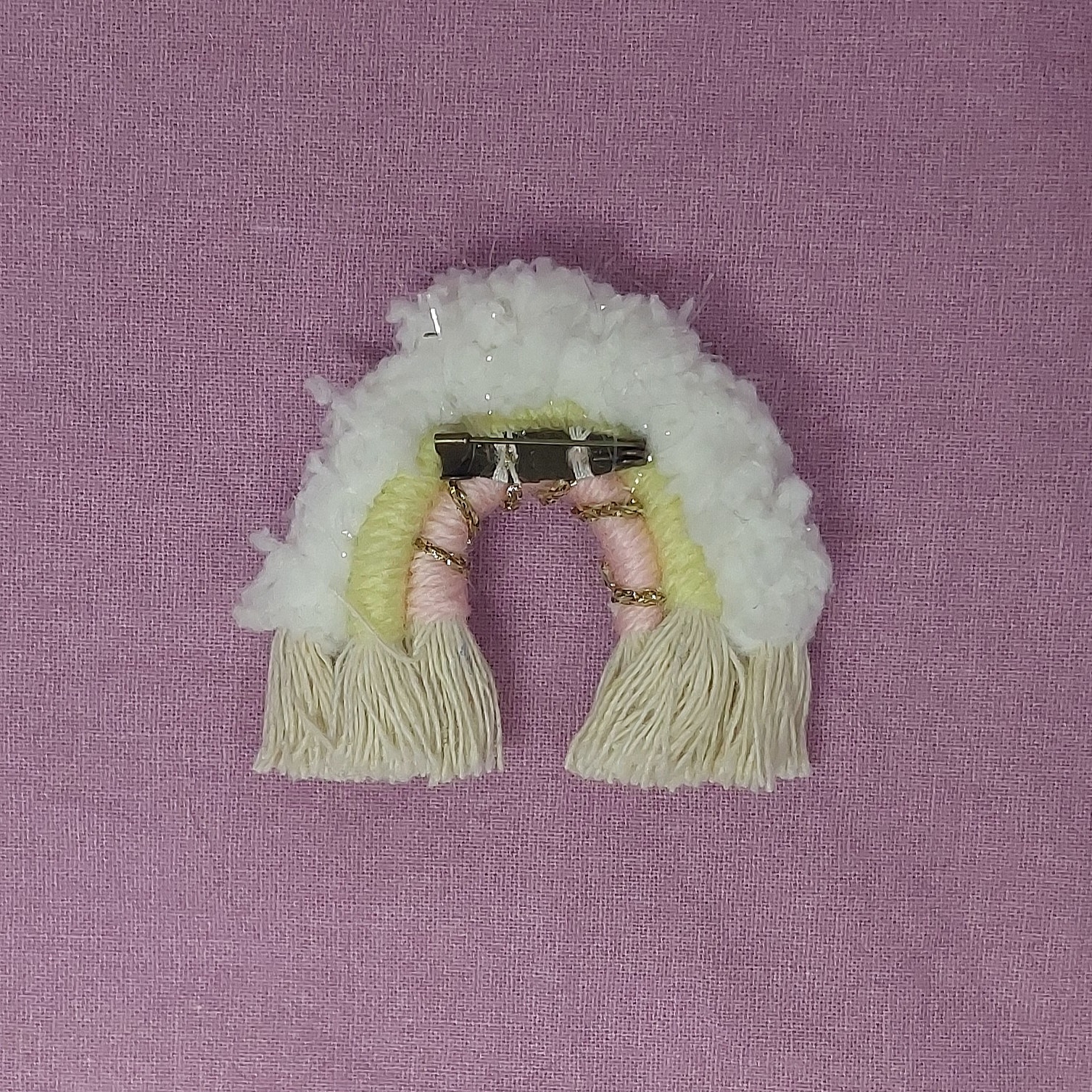 Broche Macram&eacute; Arc-en-ciel