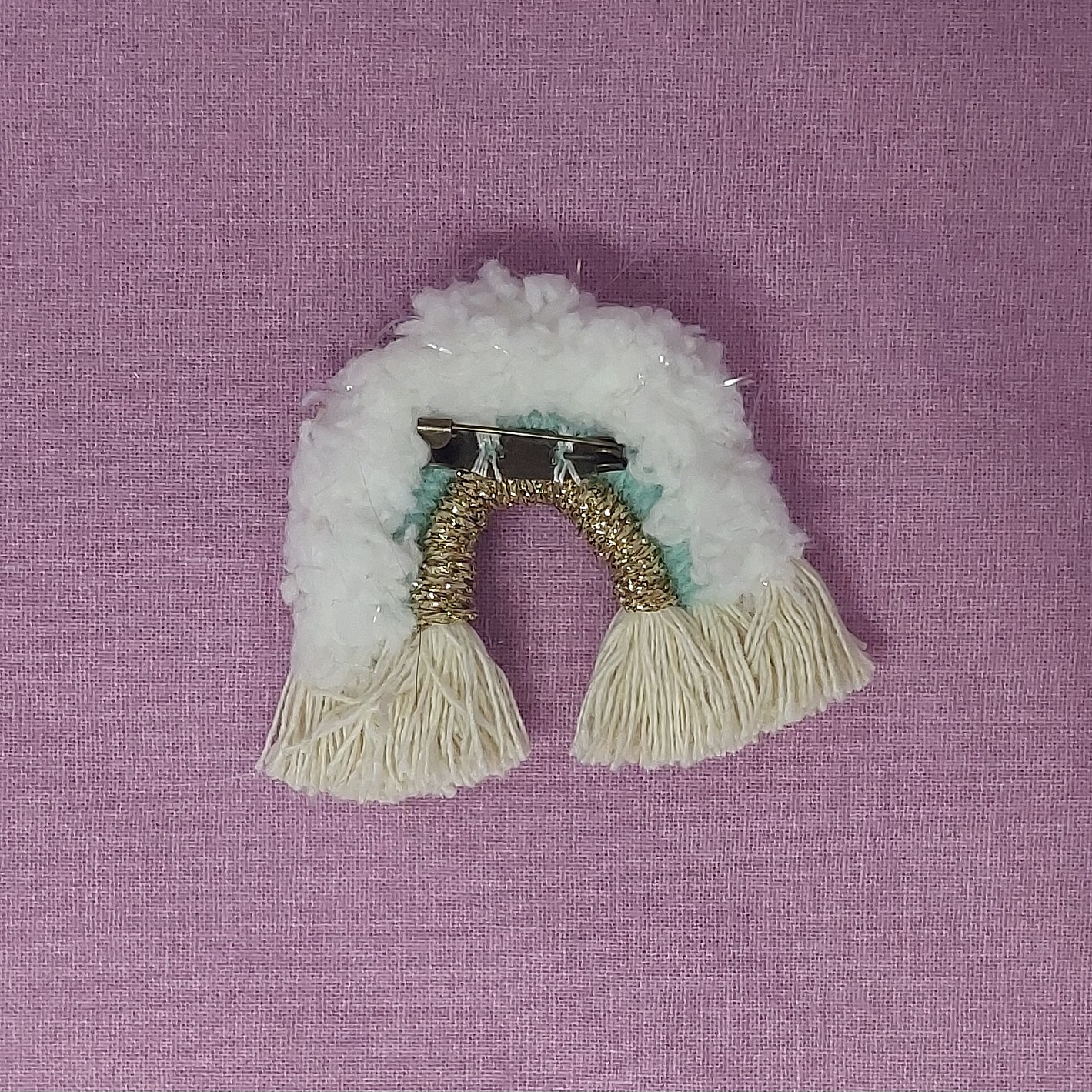 Broche Macram&eacute; Arc-en-ciel
